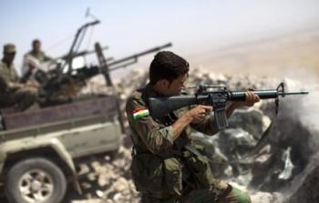 مقاتل كردي في جبهة قتال ضد داعش شرق الموصل