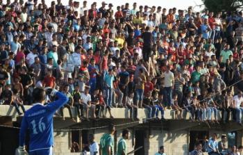مشجعو في احدى مباريات دوري غزة