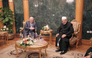 الرئيس محمود عباس وشيخ الأزهر أحمد الطيب في مؤتمر القدس