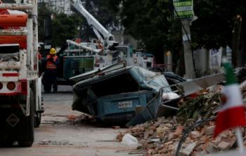 مشهد من آثار الزلزال العنيف في المكسيك