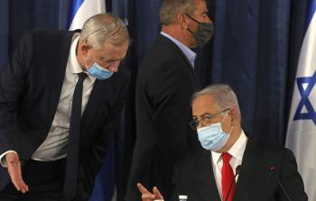 نتنياهو بجانب وزير الأمن بيني غانتس
