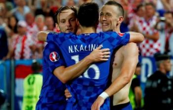 لاعبو كرواتيا يحتفلون بهدف الفوز