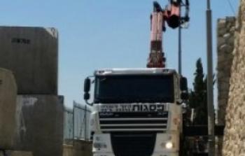 الاحتلال يواصل تركيب كاميرات مراقبة 