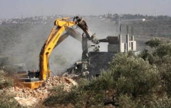 جرافات الاحتلال تهدم بناية سكنية في بلدة سلوان