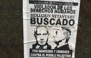 ملصقات بالارجنتين تصف نتنياهو بـ 