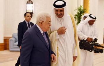 الرئيس الفلسطيني محمود عباس مع أمير قطر في لقاء سابق - ارشيف