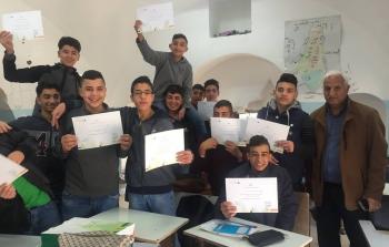 كهرباء القدس تشارك في عمل تطوعي ضمن برنامج قراراتي المالية مع عدد من المدارس