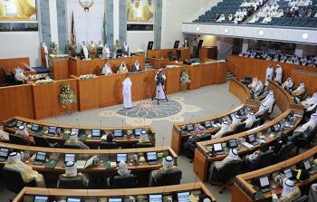 نواب البرلمان الكويتي يفتحون النار على الحكومة : لا للوافدين