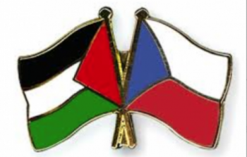 العلمان التشيكي والفلسطيني