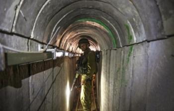 جندي اسرائيلي داخل أحد أنفاق غزة