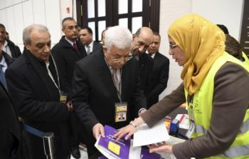 الرئيس عباس خلال العملية الانتخابية لفتح