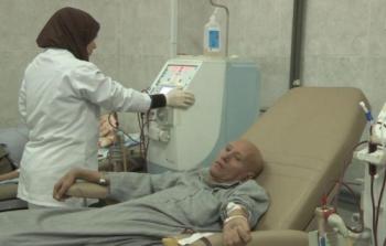 مريض فشل كلوي يتلقى العلاج بمصر