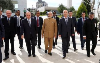 رئيس الوزراء الهندي برفقة رئيس الوزراء الفلسطينية