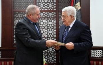 الرئيس عباس اثناء لقاء وزير الخارجية الاردني