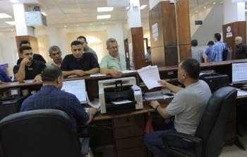 بلدية غزة تنجز مئات المعاملات للمواطنين