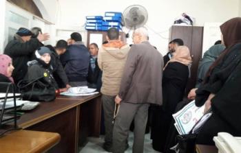 أسر الشهداء يقتحمون مقر تلفزيون فلسطين بغزة
