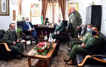 رئيس الوزراء محمد اشتية خلال جولة تفقدية أجراها لمقر الخدمات الطبية العسكرية في مدينة البيرة