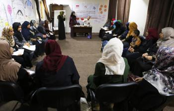 مركز إبداع المعلم ينفذ مبادرة تحليل المنهاج الفلسطيني الجديد