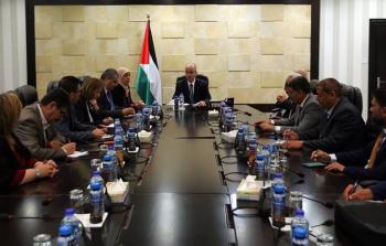 رئيس الوزراء الفلسطيني رامي الحمد الله خلال لقائه  وفدا من ممثلي المؤسسات والفعاليات الأهلية والمجتمع المدني