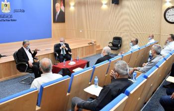 اشتية خلال لقائه وفدا من فعاليات محافظة طولكرم