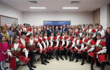 الرئيس عباس يستقبل الفرقة الداغستانية الشعبية