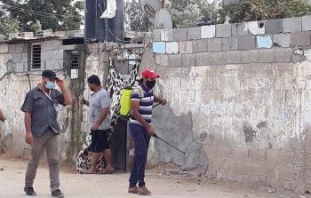 الديمقراطية تواصل حملة التعقيم لشوارع ومنافذ المغراقة لمنع تفشي كورونا