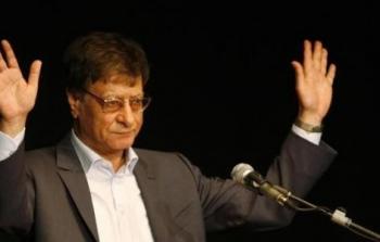 شاعر السوري يكشف سر صادم عن الشاعر محمود درويش