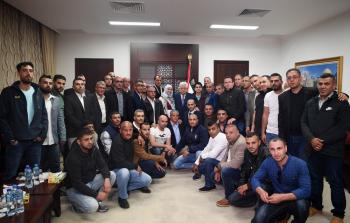  الرئيس محمود عباس اثناء لقاء وفد من الأسرى المحررين 