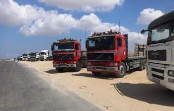 غزة: تنظيم حملة توعية مرورية لسائقي شاحنات معبر كرم أبو سالم التجاري