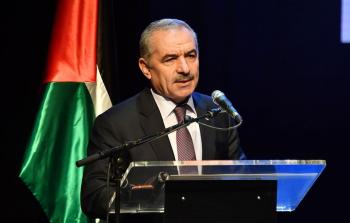  رئيس الوزراء محمد اشتية خلال احتفال يوم المعلم الفلسطيني