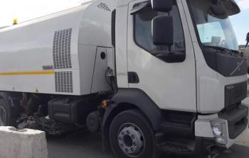 قطر تتبرع بشاحنتي تنظيف لبلدية غزة
