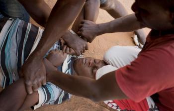أطفال ونساء حوامل يموتون في صحراء الجزائر