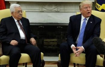 الرئيس الفلسطيني محمود عباس ونظيره الامريكي دونالد ترامب