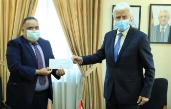 التربية تتسلم دفعة مالية من الهند لمشروع البناء والتوسعة لعدة مدارس