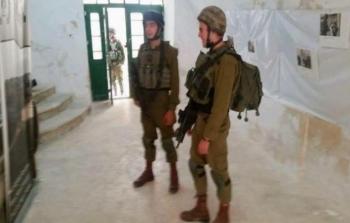 قوات الاحتلال تقتحم مقر هيئة مقاومة الجدار والاستيطان