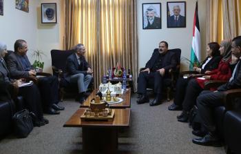  وزير التربية والتعليم صبري صيدم