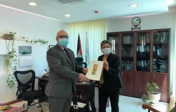 عشراوي تودع ممثل مالطا لدى دولة فلسطين