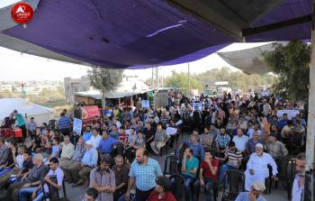الفلسطينيون يتظاهرون قرب 'ايرز' شمال غزة رفضًا لقرارات ترامب
