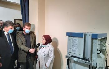 السفير عبد الهادي يسلم المكرمة الرئاسية- دمشق