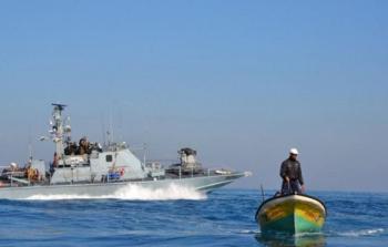 الاحتلال يستهدف الصيادين في عرض بحر غزة