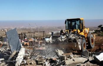 الاحتلال يهدم بركسا زراعيا في بيت امر بالخليل
