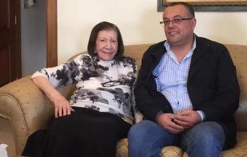 وزير الثقافة الفلسطيني عاطف أبو سيف مع سلمى خضراء الجيوسي