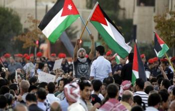مواطنون فلسطينيون وأردنيون