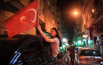 انصار اردوغان يحتفلون بفوزه في انتخابات تركيا