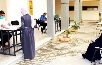 وزارة التعليم بغزة تسلم شهادات الثانوية العامة