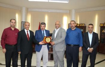 تربية الوسطى تكرم جامعة فلسطين
