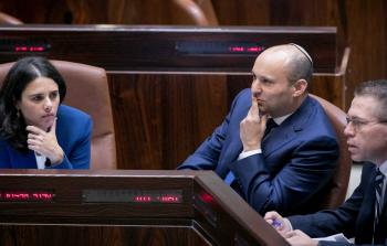 وزير التعليم الإسرائيلي نفتالي بينيت ووزيرة القضاء إيليت شاكيد