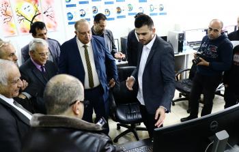 وزير التربية والتعليم يتفقد سير العملية التعليمة الإلكترونية
