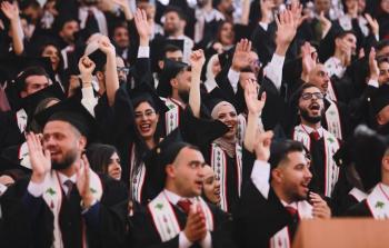  جامعة بيرزيت تخرج الفوج 44