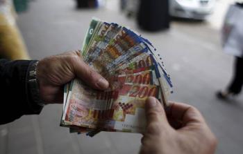 المالية في غزة تصرف 400 ألف شيكل لصالح ألفي اسرة متعففة يوم غد